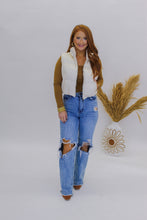 Load image into Gallery viewer, Come Closer Puffer Vest- Cream