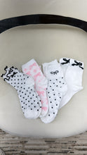 Load image into Gallery viewer, Girly Bow Socks
