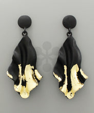 Load image into Gallery viewer, Wavy Drop Earrings
