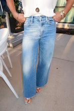 Load image into Gallery viewer, Claudia Ankle Wide Leg Jeans

