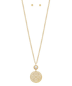Pendent Pearl Neckline