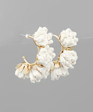 Load image into Gallery viewer, Raffia Flower Hoops
