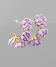 Load image into Gallery viewer, Raffia Flower Hoops
